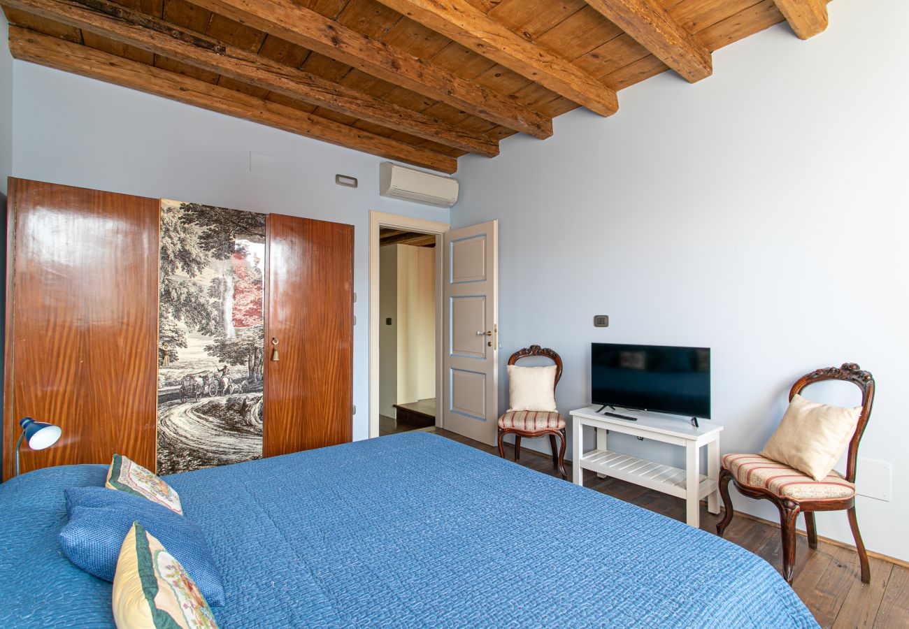 Apartment in Burano - Wondrous Palazzetto 1619 in Magical Burano Island
