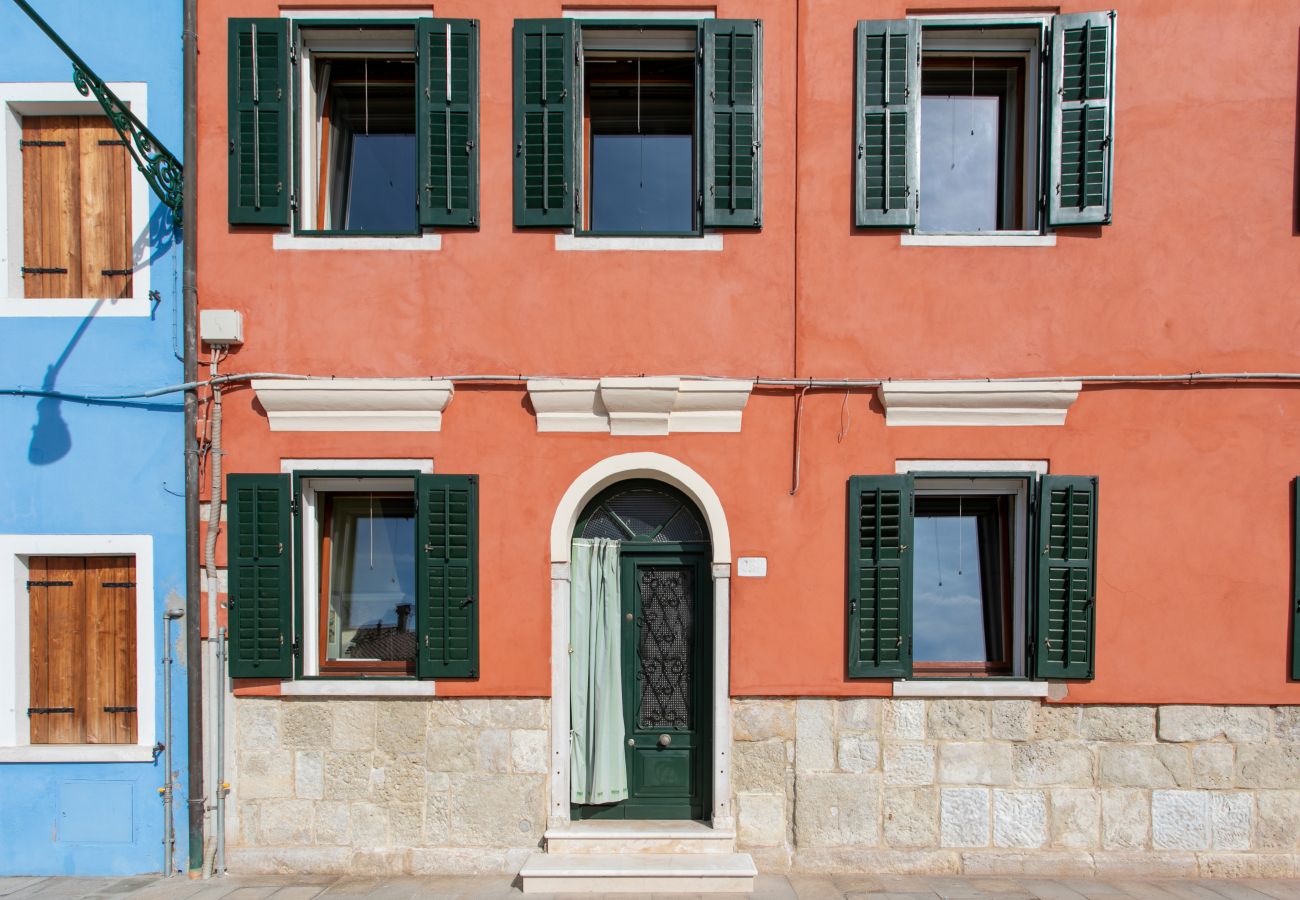 House in Burano - Wondrous Palazzetto 1619 in Magical Burano Island