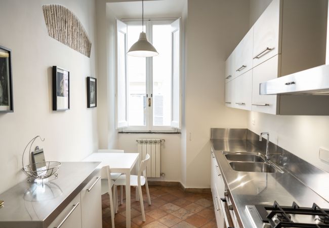 Apartment in Rome - Artsy and Elegant Apartment near Pantheon