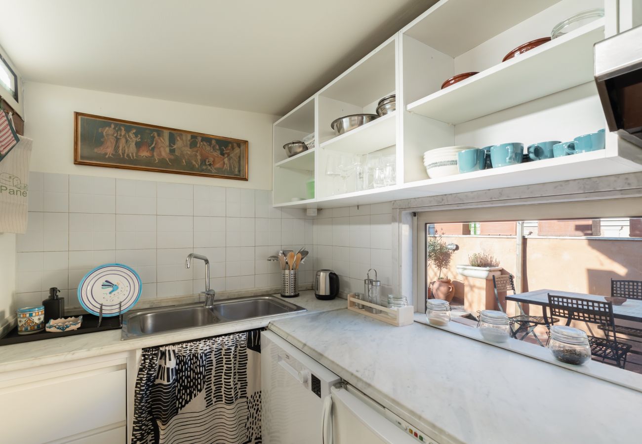 Apartment in Rome - Trastevere Romantic Terraced Apartment