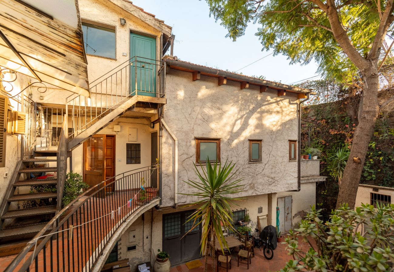 Apartment in Rome - Trastevere Romantic Terraced Apartment