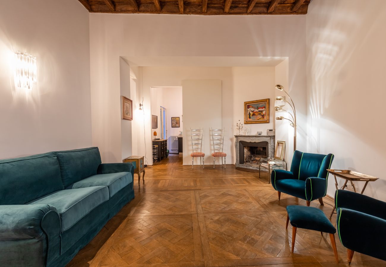 Apartment in Rome - Chic and Style in Historical Via Giulia