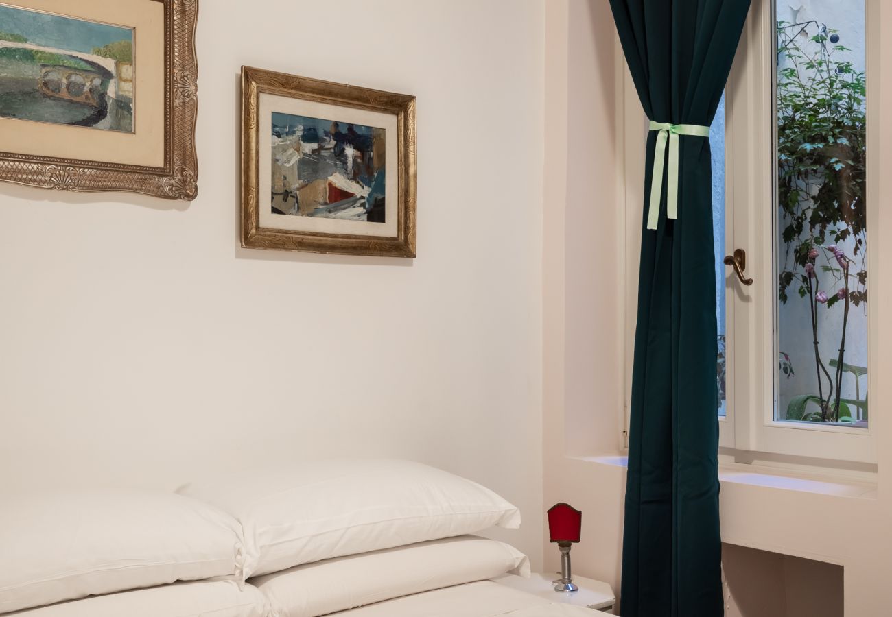 Apartment in Rome - Chic and Style in Historical Via Giulia