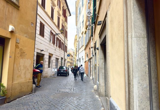 Apartment in Roma - Charm and Style by Campo de' Fiori Apartment in Roma - Charm and Style by Campo de' Fiori