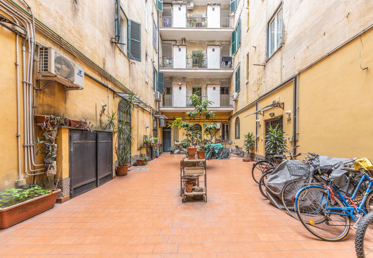 Apartment in Rome - Romantic Nest in Vibrant San Lorenzo