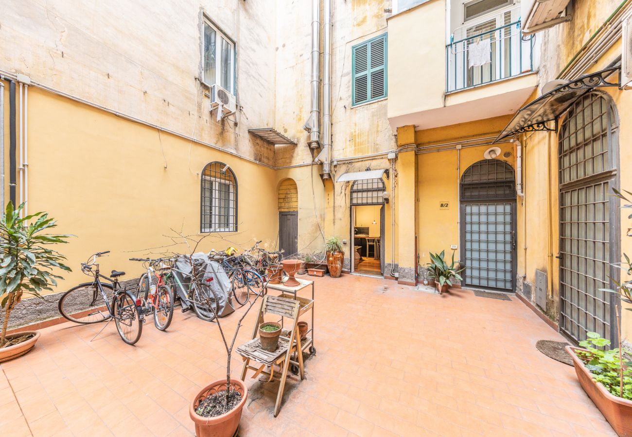 Apartment in Rome - Romantic Nest in Vibrant San Lorenzo