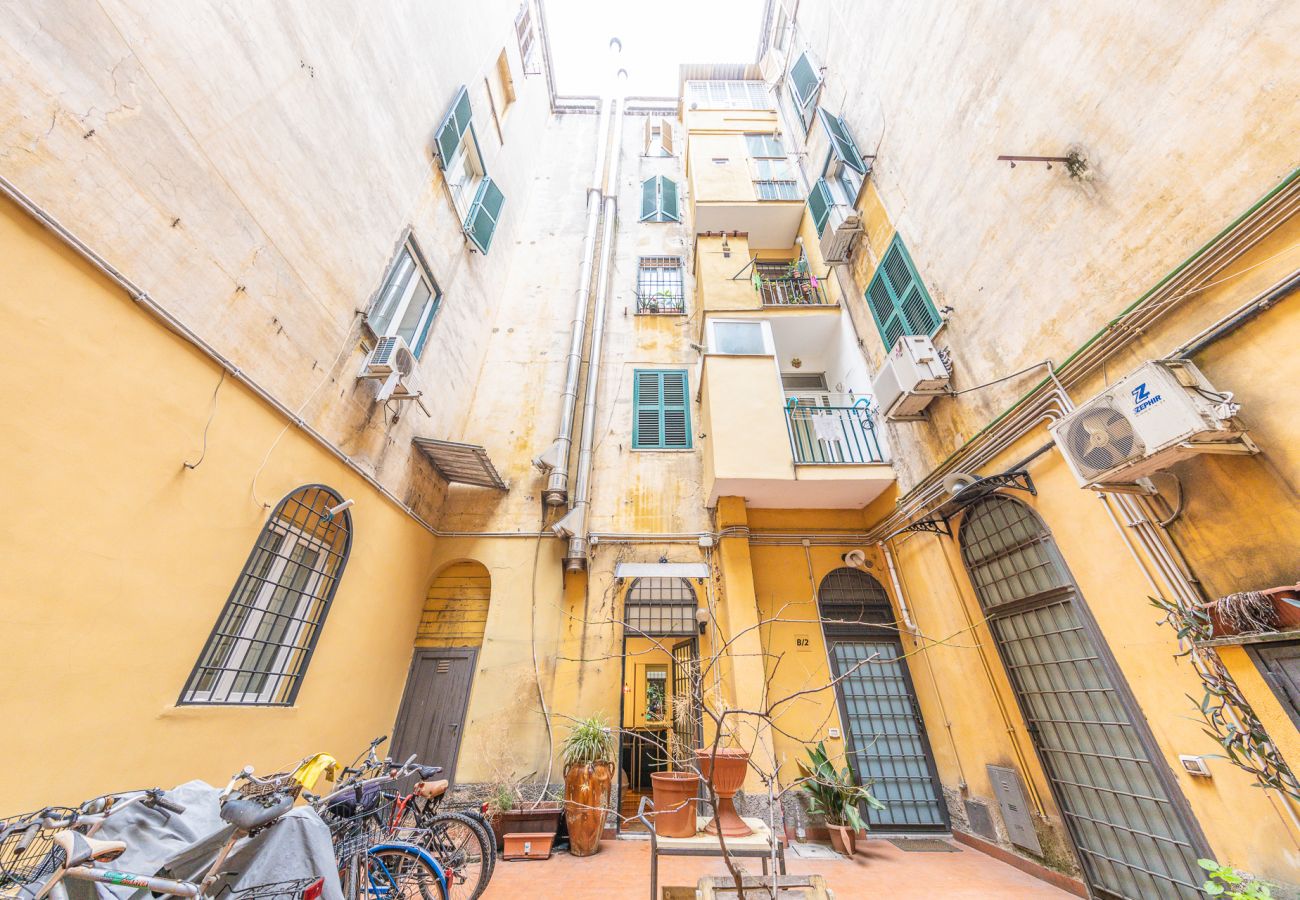 Apartment in Rome - Romantic Nest in Vibrant San Lorenzo