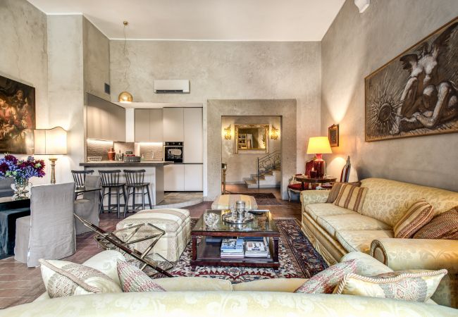 Apartment in Rome - Wonderful Apartment with Balcony in Piazza Margana