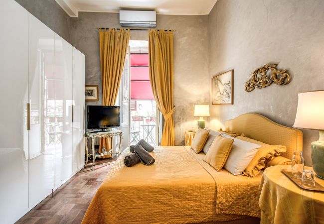 Apartment in Rome - Wonderful Apartment with Balcony in Piazza Margana