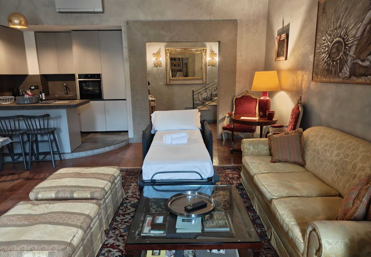 Apartment in Rome - Stylish 2 Bdr Apt with Balcony by Pantheon & Forum