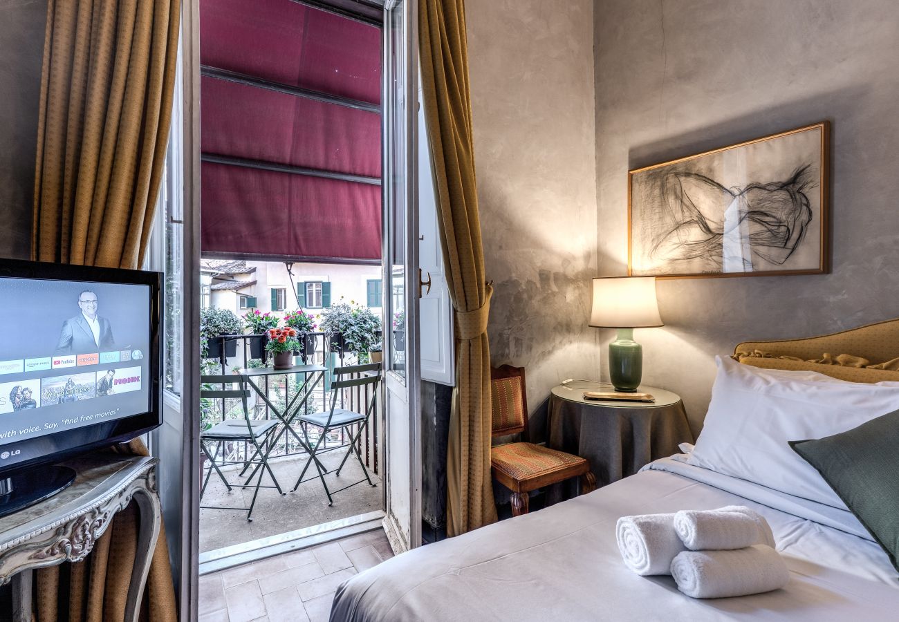 Apartment in Rome - Stylish 2 Bdr Apt with Balcony by Pantheon & Forum