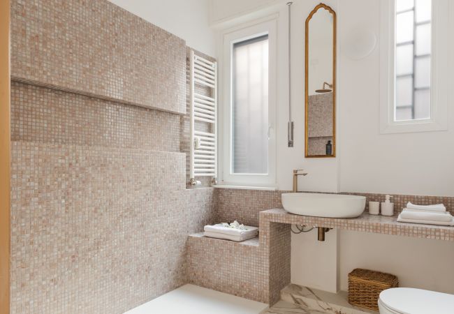 Apartment in Roma - Bright and Spacious 5BR Apartment in Pariol Apartment in Roma - Bright and Spacious 5BR Apartment in Pariol