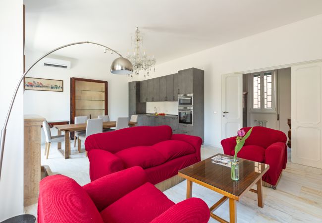 Apartment in Roma - Bright and Spacious 5BR Apartment in Pariol Apartment in Roma - Bright and Spacious 5BR Apartment in Pariol