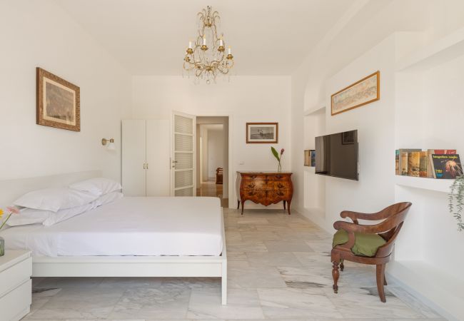 Apartment in Roma - Bright and Spacious 5BR Apartment in Pariol Apartment in Roma - Bright and Spacious 5BR Apartment in Pariol