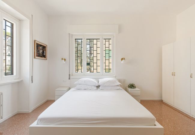 Apartment in Roma - Bright and Spacious 5BR Apartment in Pariol Apartment in Roma - Bright and Spacious 5BR Apartment in Pariol