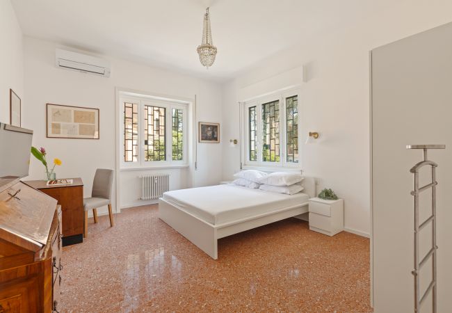Apartment in Roma - Bright and Spacious 5BR Apartment in Pariol Apartment in Roma - Bright and Spacious 5BR Apartment in Pariol