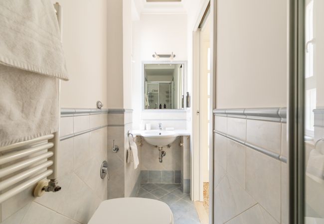 Apartment in Roma - Bright and Spacious 5BR Apartment in Pariol Apartment in Roma - Bright and Spacious 5BR Apartment in Pariol