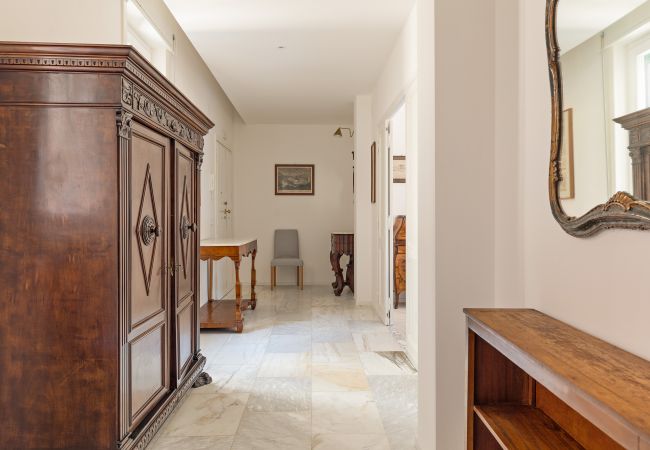 Apartment in Roma - Bright and Spacious 5BR Apartment in Pariol Apartment in Roma - Bright and Spacious 5BR Apartment in Pariol