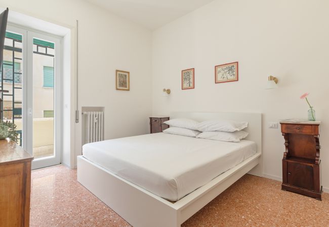 Apartment in Roma - Bright and Spacious 5BR Apartment in Pariol Apartment in Roma - Bright and Spacious 5BR Apartment in Pariol