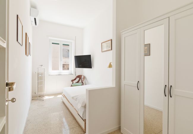 Apartment in Roma - Bright and Spacious 5BR Apartment in Pariol Apartment in Roma - Bright and Spacious 5BR Apartment in Pariol