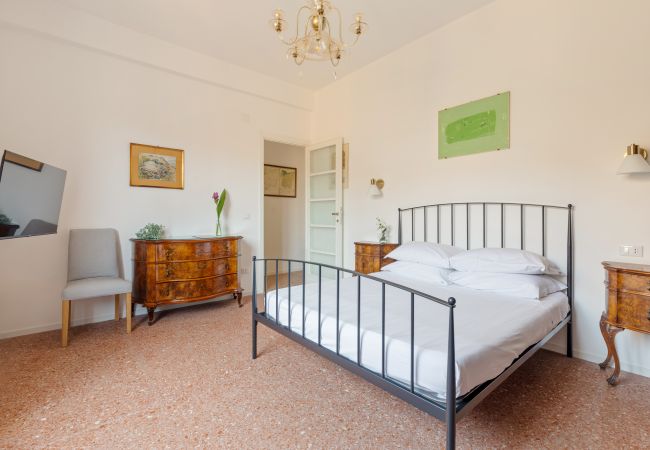 Apartment in Roma - Bright and Spacious 5BR Apartment in Pariol Apartment in Roma - Bright and Spacious 5BR Apartment in Pariol