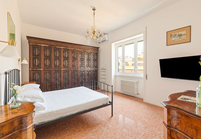 Apartment in Roma - Bright and Spacious 5BR Apartment in Pariol Apartment in Roma - Bright and Spacious 5BR Apartment in Pariol