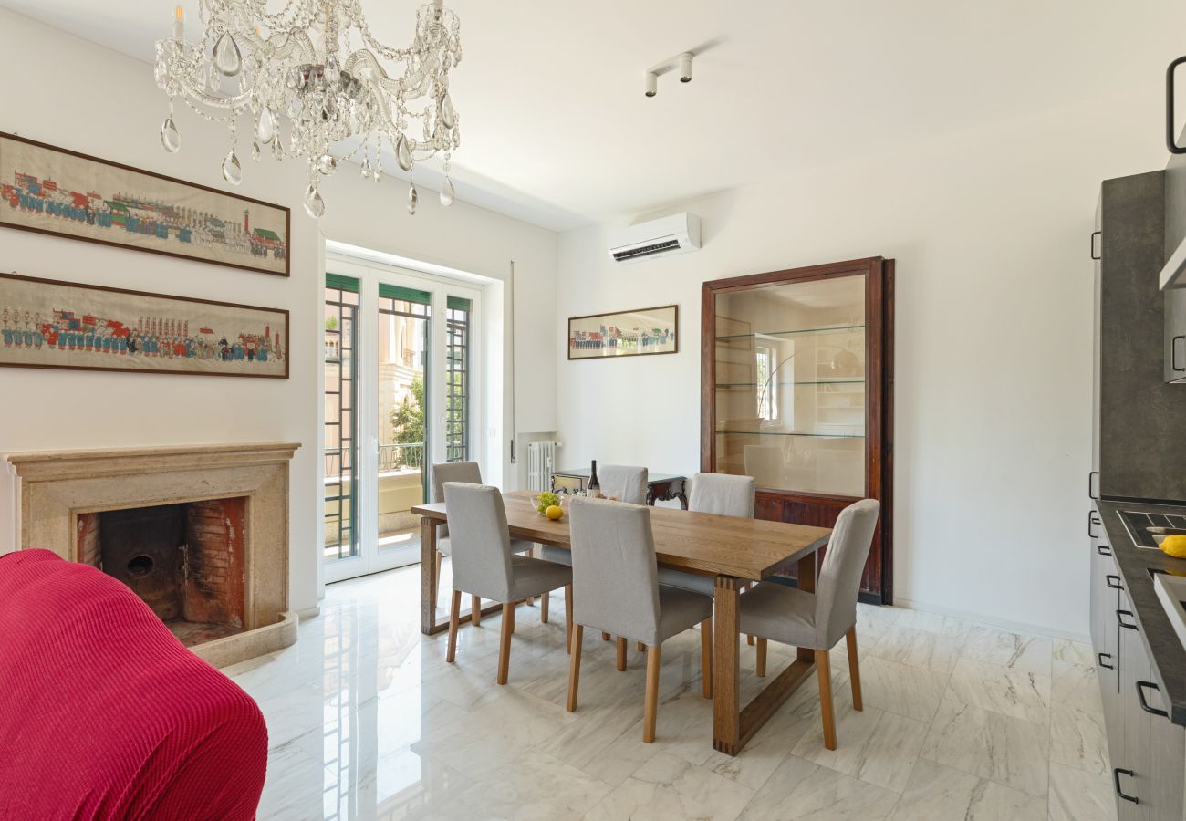 Apartment in Rome - Bright and Spacious Family Apartment in Parioli