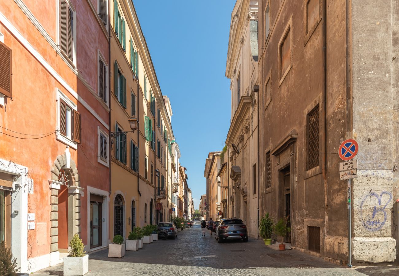 Apartment in Rome - Via Giulia Charming Atelier apartment