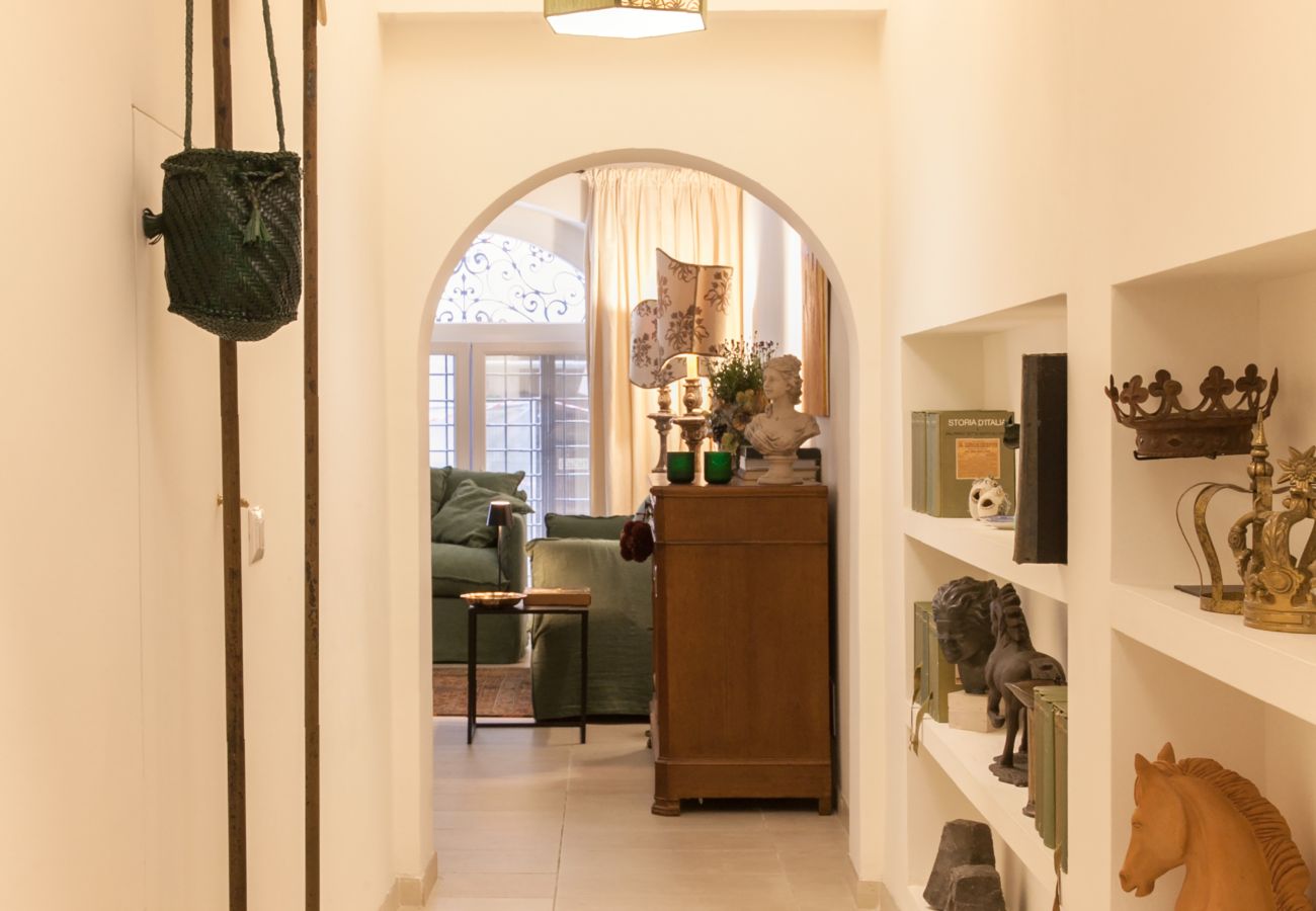 Apartment in Rome - Via Giulia Charming Atelier apartment