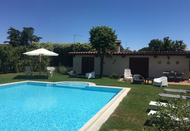 Villa in Formello - Astonishing Villa with Pool and Garden