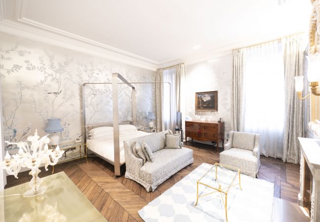 Apartment in Rome - Spanish Steps 3BR Stunning Apartment