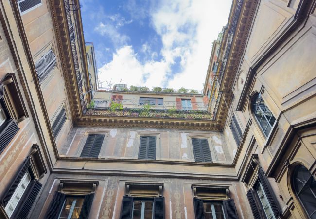 Apartment in Rome - Spanish Steps 3BR Stunning Apartment