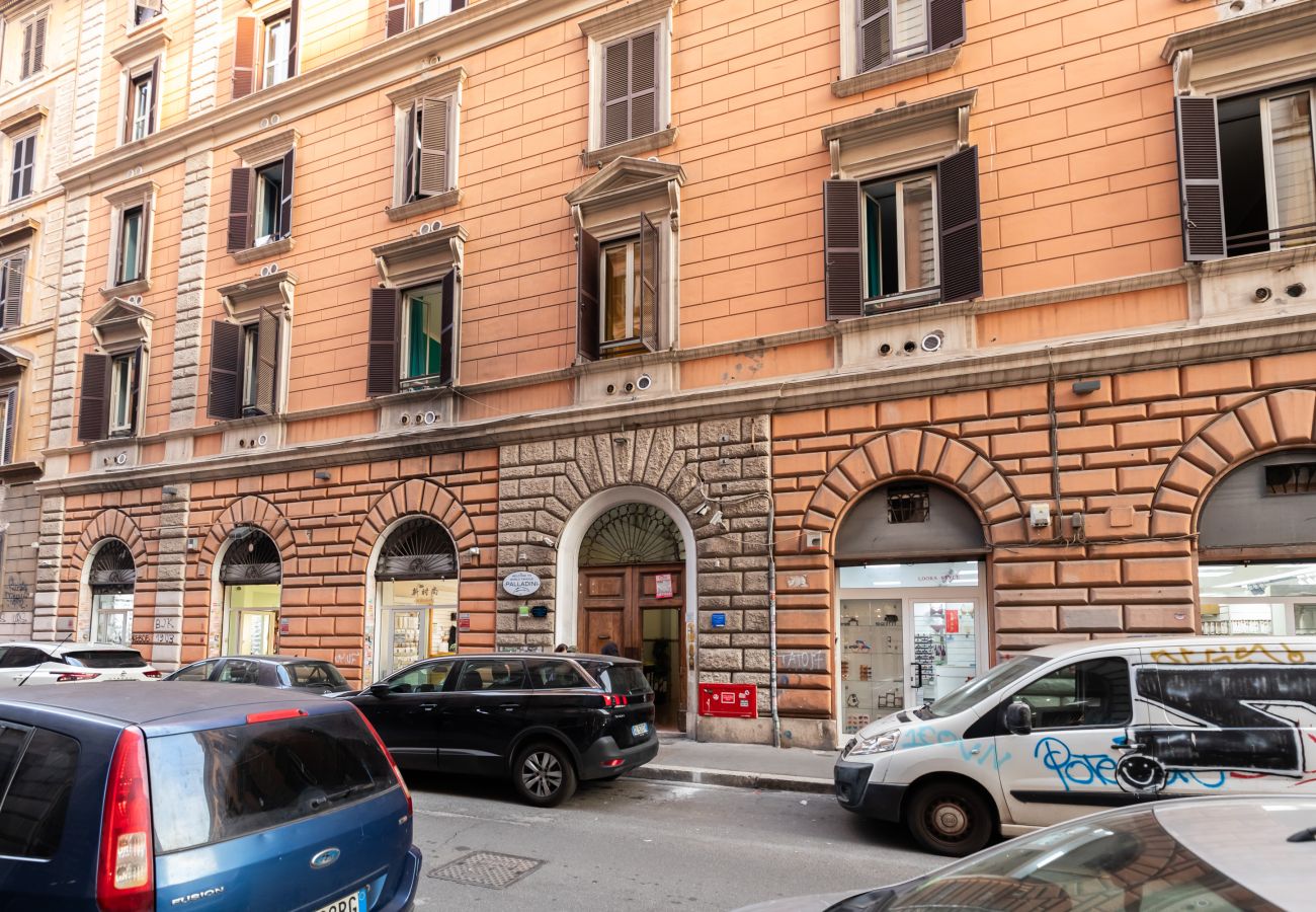 Apartment in Rome - Esquilino Charming Apartment