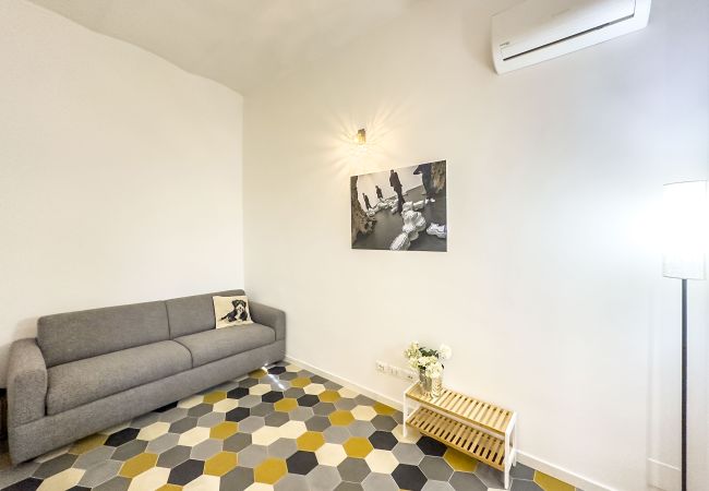 Apartment in Rome - Trendy and Comfy Apartment in Hip San Lorenzo
