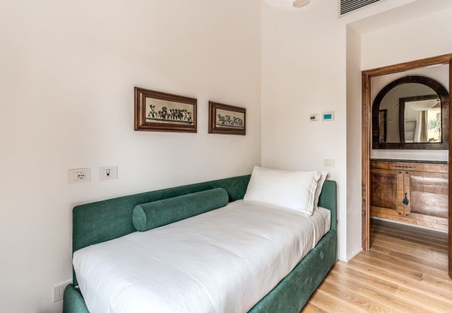 Apartment in Roma - Trastevere Outstanding  4 BR Terraced Apartment Apartment in Roma - Trastevere Outstanding  4 BR Terraced Apartment
