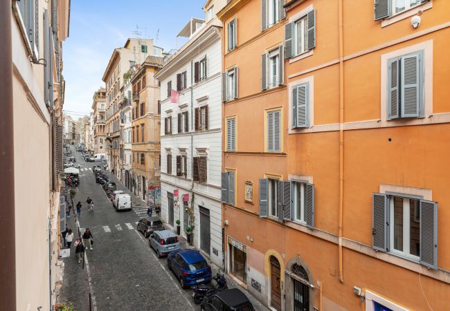 Apartment in Rome - Monti Charming Amphora Apartment