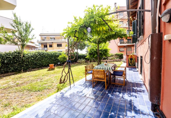 Apartment in Roma - Lovely 2BR Garden House in Beautiful Green Area Apartment in Roma - Lovely 2BR Garden House in Beautiful Green Area