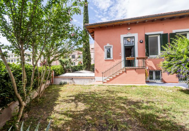 Apartment in Roma - Lovely 2BR Garden House in Beautiful Green Area Apartment in Roma - Lovely 2BR Garden House in Beautiful Green Area