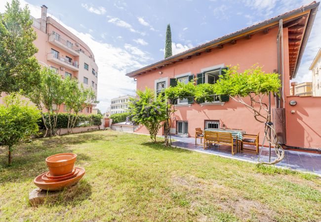 Apartment in Roma - Lovely 2BR Garden House in Beautiful Green Area Apartment in Roma - Lovely 2BR Garden House in Beautiful Green Area