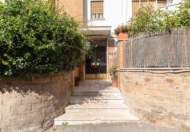 Apartment in Roma - Luminous Family Apt with Balcony by St Peter's Apartment in Roma - Luminous Family Apt with Balcony by St Peter's