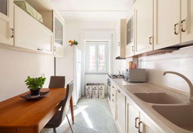 Apartment in Roma - Luminous Family Apt with Balcony by St Peter's Apartment in Roma - Luminous Family Apt with Balcony by St Peter's