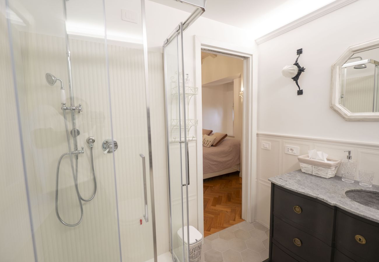Apartment in Rome - Campanella Ivy Retreat- Under the Roman Light