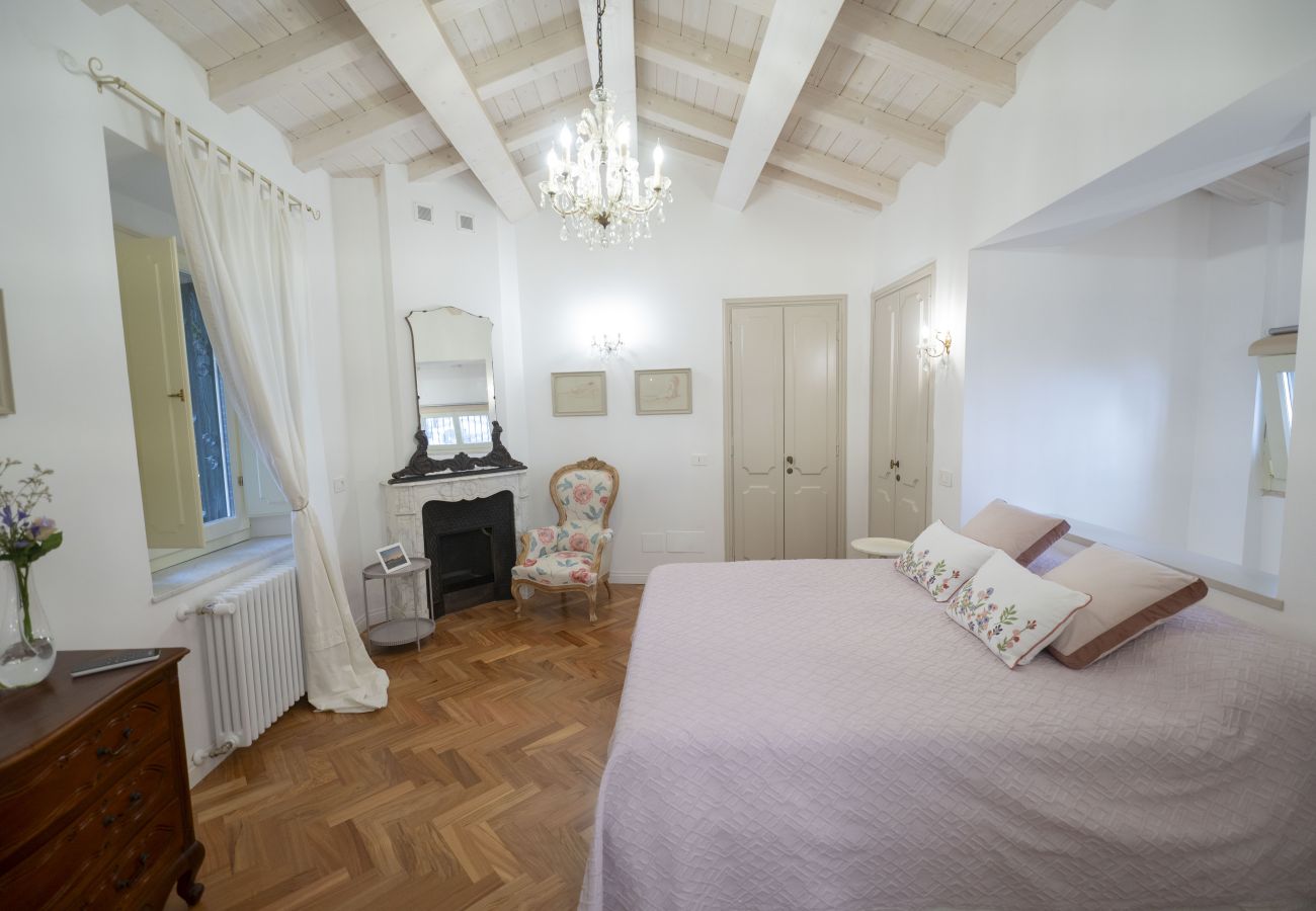 Apartment in Rome - Campanella Ivy Retreat- Under the Roman Light