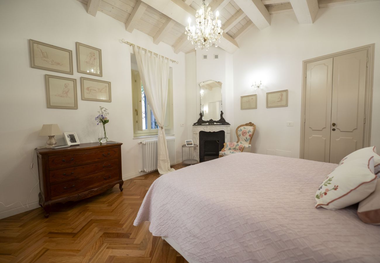 Apartment in Rome - Campanella Ivy Retreat- Under the Roman Light