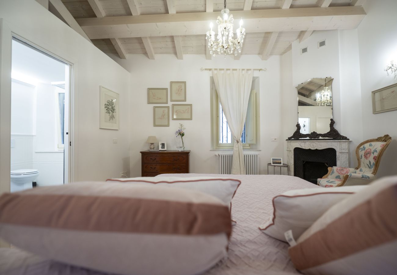 Apartment in Rome - Campanella Ivy Retreat- Under the Roman Light