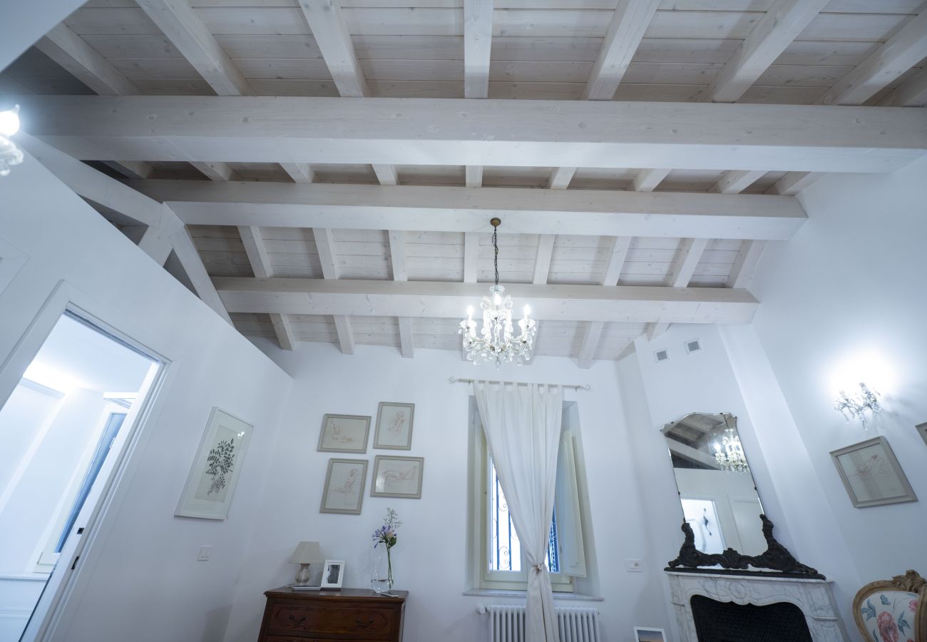 Apartment in Rome - Campanella Ivy Retreat- Under the Roman Light