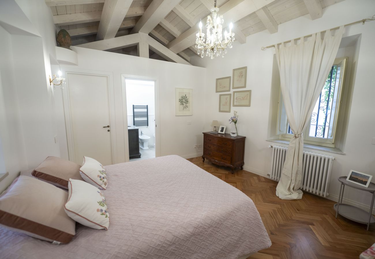 Apartment in Rome - Campanella Ivy Retreat- Under the Roman Light