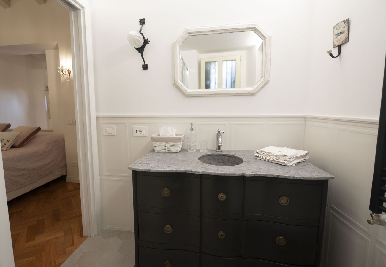 Apartment in Rome - Campanella Ivy Retreat- Under the Roman Light
