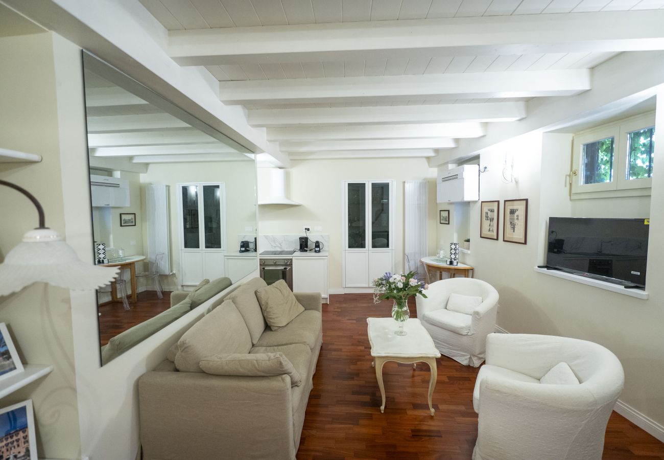 Apartment in Rome - Campanella Ivy Retreat- Under the Roman Light