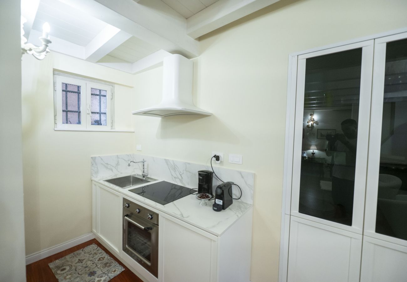 Apartment in Rome - Campanella Ivy Retreat- Under the Roman Light